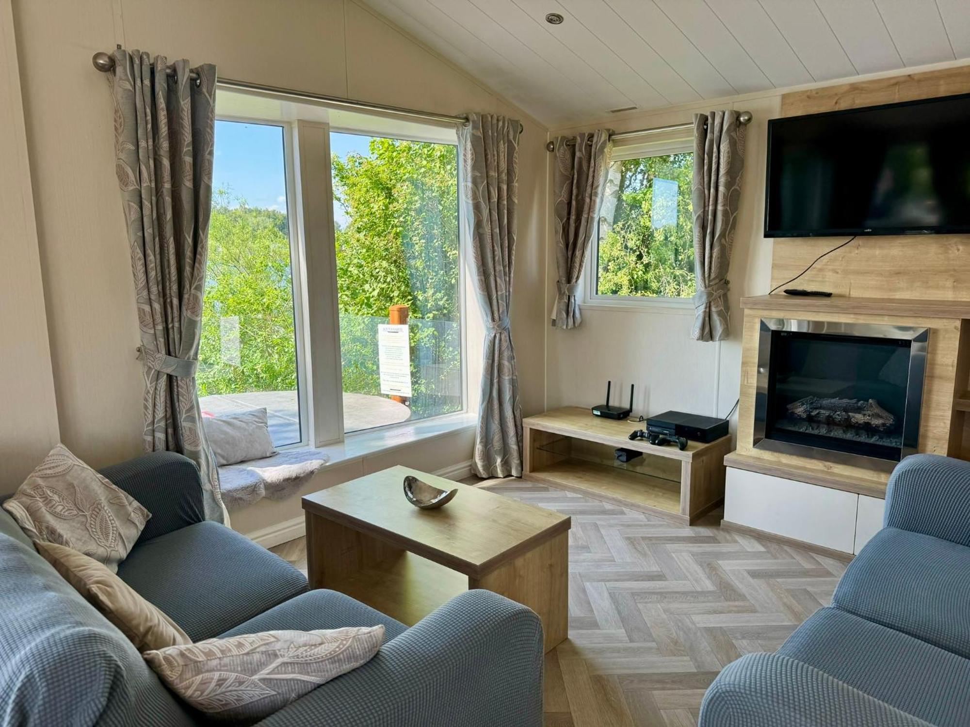 Fable Lodge Tattershall Lakes - Luxury Lakeside Lodge With Hot Tub Kültér fotó