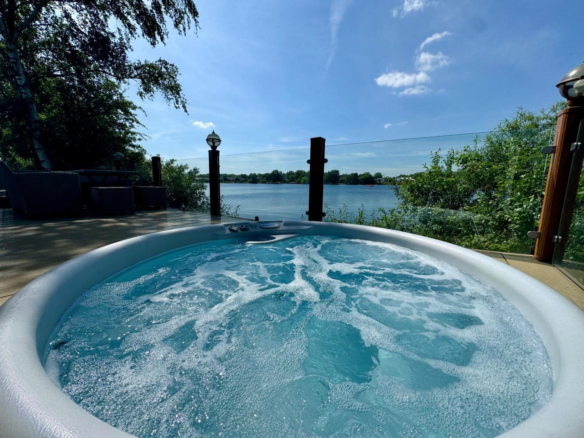 Fable Lodge Tattershall Lakes - Luxury Lakeside Lodge With Hot Tub Kültér fotó